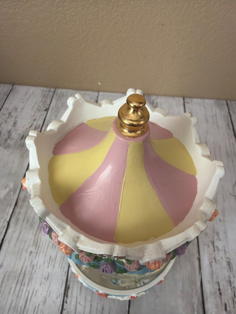 Vintage Carousel Waltz Wind Up Music Box Nursery Decor Plays Carousel Waltz - Picture 10 of 13